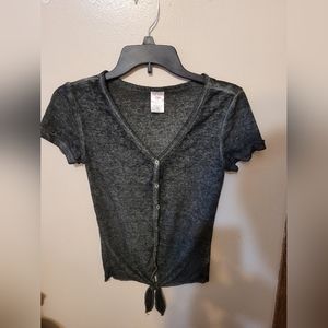NOBO Cropped V-Neck Shirt